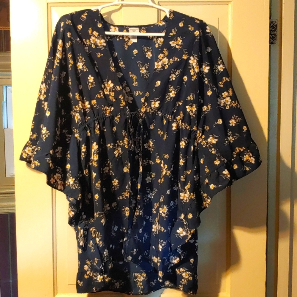 **4 for $20** Flowy tie front floral top sz S/M